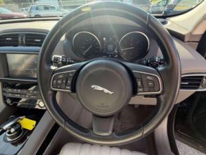 2016 Jaguar F-Pace 2.0 D180 Portfolio Auto AWD Euro 6 (s/s) 5dr in Black — image 4