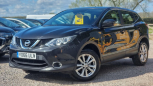 2016 Nissan Qashqai 1.5 Dci Acenta 2WD Euro 6 (s/s) 5dr in Black — image 4