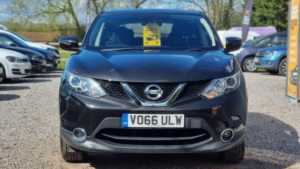 2016 Nissan Qashqai 1.5 Dci Acenta 2WD Euro 6 (s/s) 5dr in Black — image 5