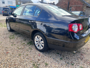 2006 Volkswagen Passat 1.6 Fsi S in Black — image 3