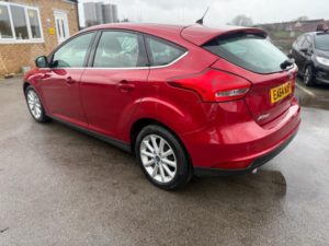 2014 Ford Focus 1.0t Ecoboost Titanium Euro 6 (s/s) 5dr in Red — image 4
