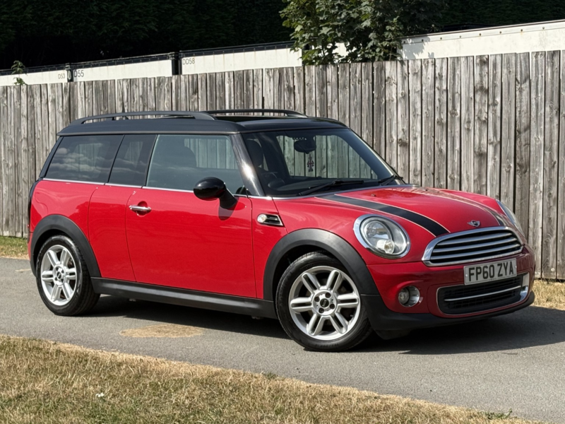 2010 MINI Clubman 1.6 Cooper Clubman in Red — image 1