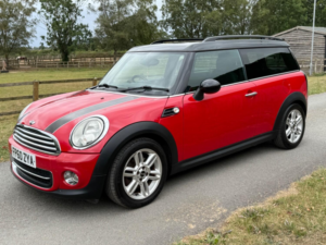 2010 MINI Clubman 1.6 Cooper Clubman in Red — image 4