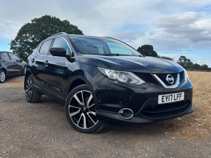 2017 Nissan Qashqai 1.6 Dig-T Tekna in Black — image 1