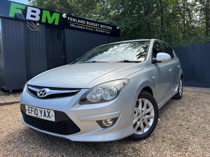 2010 Hyundai I30 1.4 Comfort Euro 5 5dr in Silver — image 1