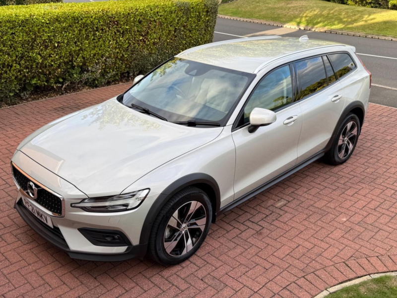 2021 Volvo V60 Cross Country 2.0 B4 Mhev Auto AWD Euro 6 (s/s) 5dr in Gold — image 1