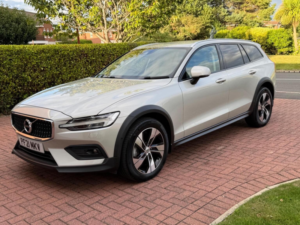2021 Volvo V60 Cross Country 2.0 B4 Mhev Auto AWD Euro 6 (s/s) 5dr in Gold — image 4
