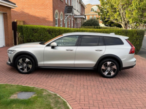 2021 Volvo V60 Cross Country 2.0 B4 Mhev Auto AWD Euro 6 (s/s) 5dr in Gold — image 5