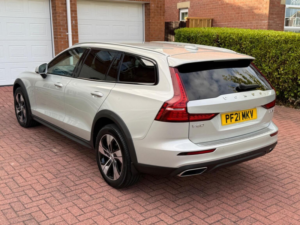 2021 Volvo V60 Cross Country 2.0 B4 Mhev Auto AWD Euro 6 (s/s) 5dr in Gold — image 6