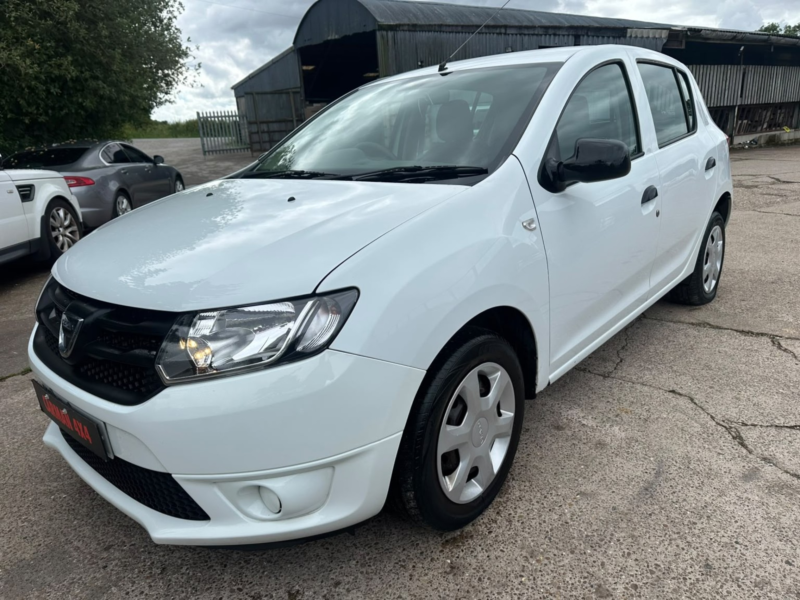 2013 Dacia Sandero 1.2 Ambiance in White — image 1
