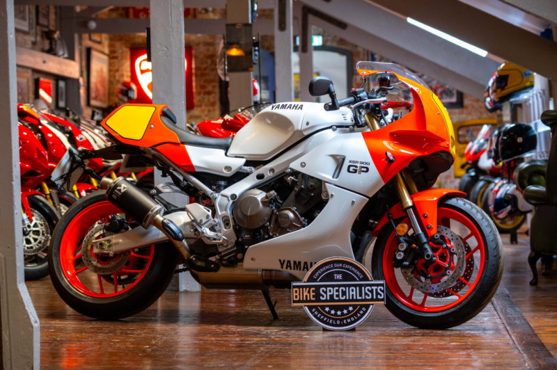 2025 Yamaha Xsr900 Gp *one Owner - Only 3 Miles From New* in Red — image 1