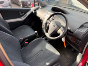 2010 Toyota Yaris 1.33 Dual Vvt-I Tr Hatchback 5dr Petrol Manual Euro 4 (s/s) (101 Ps) in Red — image 2
