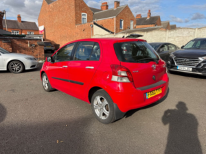 2010 Toyota Yaris 1.33 Dual Vvt-I Tr Hatchback 5dr Petrol Manual Euro 4 (s/s) (101 Ps) in Red — image 5