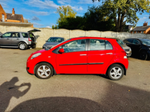 2010 Toyota Yaris 1.33 Dual Vvt-I Tr Hatchback 5dr Petrol Manual Euro 4 (s/s) (101 Ps) in Red — image 6