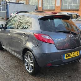 2013 Mazda Mazda2 1.3 Venture Hatchback 5dr Petrol Manual Euro 5 (84 Ps) in Grey — image 4