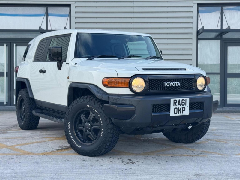 2011 Toyota Fj Cruiser in White — image 1