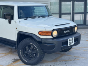 2011 Toyota Fj Cruiser in White — image 2