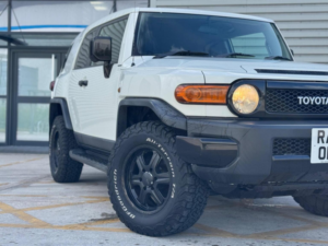 2011 Toyota Fj Cruiser in White — image 3