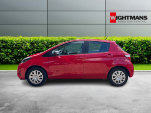 2019 Toyota Yaris 1.0 Vvt-I Active in Red — image 4