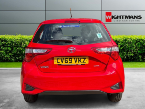 2019 Toyota Yaris 1.0 Vvt-I Active in Red — image 6