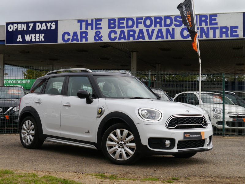 2017 MINI Countryman 1.5 7.6kwh Cooper Se SUV 5dr Petrol Plug-In Hybrid Auto All4 Euro 6 (s/s) (224 Ps) in White — image 1