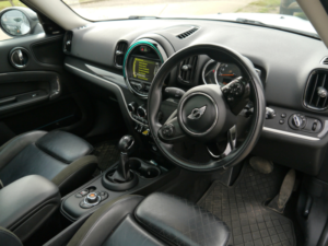 2017 MINI Countryman 1.5 7.6kwh Cooper Se SUV 5dr Petrol Plug-In Hybrid Auto All4 Euro 6 (s/s) (224 Ps) in White — image 2