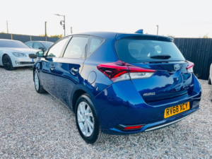 2018 Toyota Auris 1.8 Vvt-H Icon Tech CVT Euro 6 (s/s) 5dr in Blue — image 2