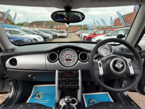 2005 MINI Hatch 1.6 One Euro 4 3dr in Silver — image 2