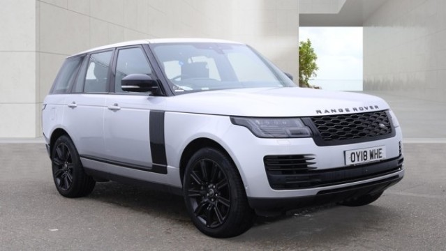 2018 Land Rover Range Rover 2.0 P400e 12.4kwh Vogue in Silver — image 1