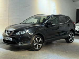 2015 Nissan Qashqai 1.5 Dci N-Tec+ 2WD Euro 5 (s/s) 5dr in Black — image 3