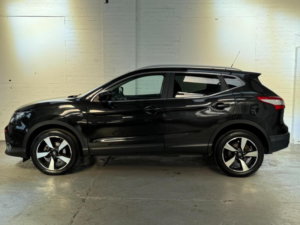 2015 Nissan Qashqai 1.5 Dci N-Tec+ 2WD Euro 5 (s/s) 5dr in Black — image 4