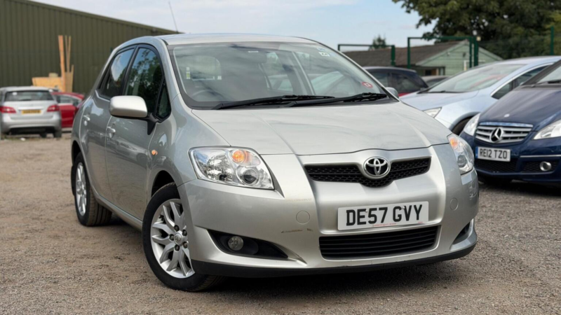 2007 Toyota Auris 1.6 Vvt-I Tr 5dr in Silver — image 1