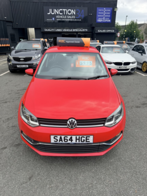 2014 Volkswagen Polo 1.0 Bluemotion Tech Se in Red — image 3