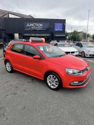 2014 Volkswagen Polo 1.0 Bluemotion Tech Se in Red — image 4