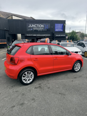 2014 Volkswagen Polo 1.0 Bluemotion Tech Se in Red — image 5