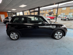 2017 MINI Hatch 1.2 One Euro 6 (s/s) 3dr in Black — image 2