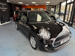 2017 MINI Hatch 1.2 One Euro 6 (s/s) 3dr in Black — image 3