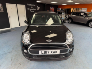 2017 MINI Hatch 1.2 One Euro 6 (s/s) 3dr in Black — image 4