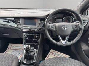 2017 Vauxhall Astra 1.4i Sri Euro 6 5dr in White — image 2