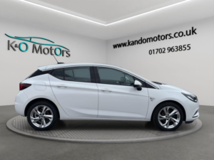 2017 Vauxhall Astra 1.4i Sri Euro 6 5dr in White — image 3