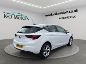2017 Vauxhall Astra 1.4i Sri Euro 6 5dr in White — image 4