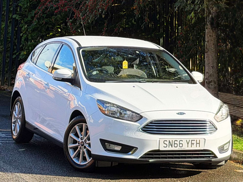 2016 Ford Focus 1.0t Ecoboost Titanium Hatchback 5dr Petrol Auto Euro 6 (s/s) (125 Ps) in White — image 1