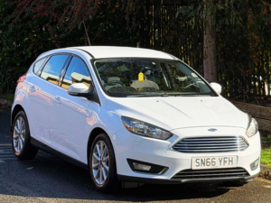 2016 Ford Focus 1.0t Ecoboost Titanium Hatchback 5dr Petrol Auto Euro 6 (s/s) (125 Ps) in White — image 5