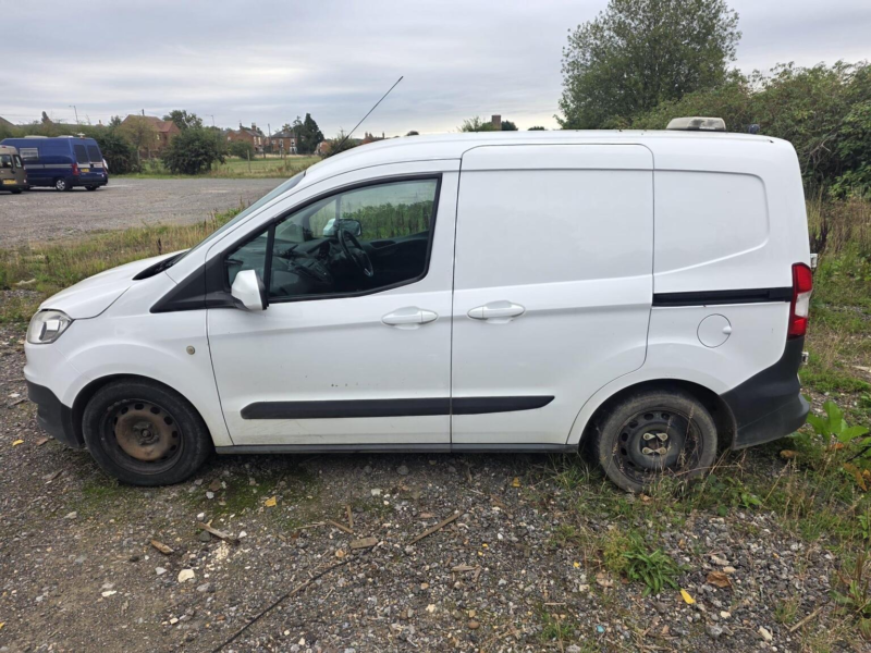 2017 Ford Transit Courier 1.5 Tdci Trend L1 Euro 6 5dr in White — image 1