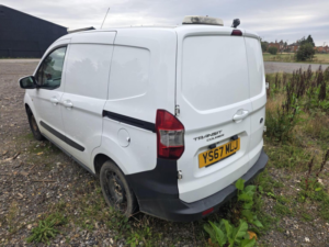 2017 Ford Transit Courier 1.5 Tdci Trend L1 Euro 6 5dr in White — image 3