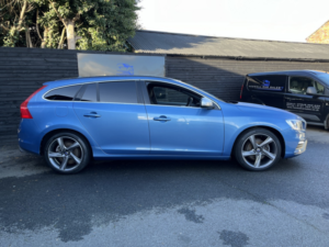 2015 Volvo V60 2.0 R-Design D4 (181hp) in Blue — image 2