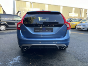 2015 Volvo V60 2.0 R-Design D4 (181hp) in Blue — image 4