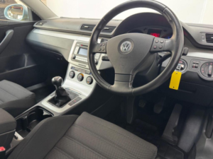 2008 Volkswagen Passat 2.0 Tdi Sport Euro 4 5dr in Blue — image 3