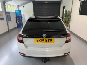 2015 Skoda Rapid Spaceback 1.6 Tdi Se Sport in White — image 4
