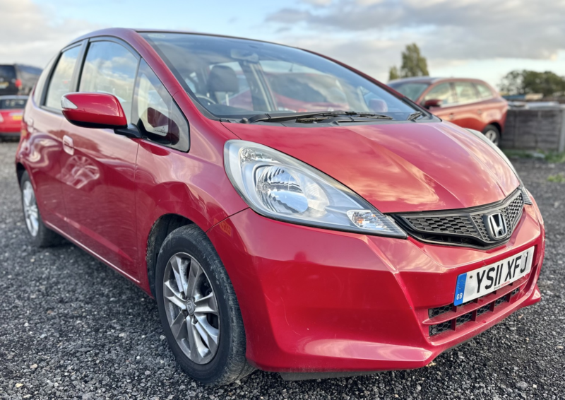 2011 Honda Jazz 1.4 I-Vtec Es in Red — image 1